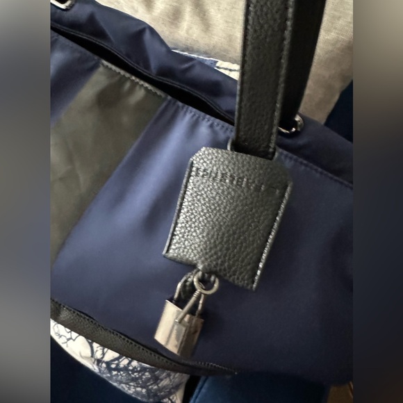 Fabletics gym bag. - Picture 2 of 9